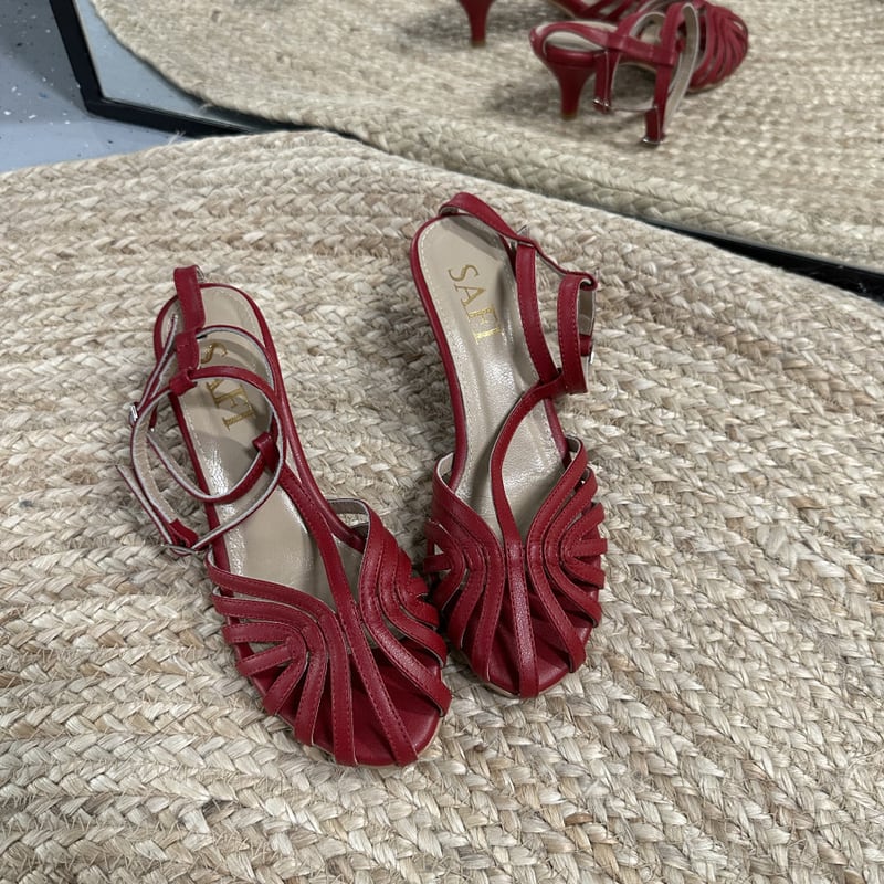 Босоножки FLORA красные — фото 1 из 2