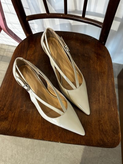 Туфли Tella молочные лаковые